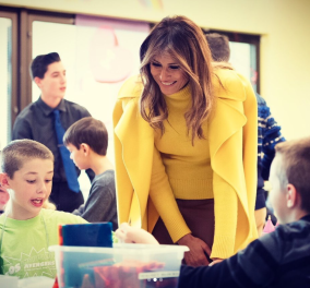 Τα παλτό της εβδομάδας φόρεσαν σε κίτρινο και κόκκινο η Μελάνια Τραμπ και  η Τζέιν Φόντα - Δείτε τα! (φωτό)