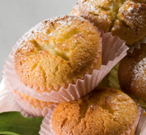 Στέλιος Παρλιάρος: Μας φτιάχνει υπέροχα muffins με λεμόνι - Αρωματικά και αφράτα κεκάκια