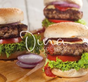 Ντίνα Νικολάου: Μένουμε σπίτι και φτιάχνουμε πεντανόστιμα σπιτικά burgers!