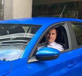 Ο Άδωνις Γεωργιάδης λανσάρει το πρώτο του ηλεκτρικό bleu électrique αυτοκίνητο (φωτό)