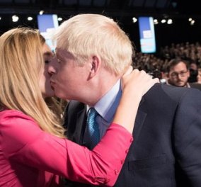 Έγκυος η σύντροφος του Boris Johnson – Η Carrie Symonds περιμένει το πρώτο της παιδί, γάμος εν όψει