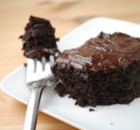Nα φτιάξουμε και ένα εύκολο vegan κέικ σοκολάτας με μαστίχα