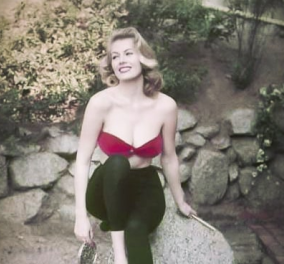 Vintage pics: Aνίτα Έκμπεργκ, η καλλονή ηθοποιός που βούτηξε στην Φοντάνα Ντι Τρέβι (φωτό)