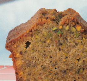 Νόστιμο κέικ με φιστίκια Αιγίνης και ελαιόλαδο από τον Στέλιο Παρλιάρο