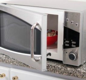 Σπύρος Σούλης: Πώς θα κάνετε τον φούρνο μικροκυμάτων σας να αστράφτει στο λεπτό 