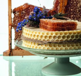 Υπέροχη τούρτα σαμπάνιας με μέλι και κερήθρα από τον Στέλιο Παρλιάρο