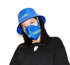 Ε λοιπόν ναι! Η πιο διάσημη μπλε τσάντα από τα ΙΚΕΑ γίνεται μάσκα κατά του κορωνοϊού & μάλιστα αποτελεσματική 