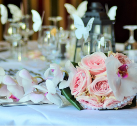 Παντρεύεσαι; Δες 20 ιδέες για τον ανθοστολισμό στο τραπέζι του γάμου σου  - Θα εντυπωσιάσεις τους πάντες! (φωτό)
