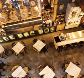 «Καφενείο» με μεζέδες από τον σεφ Αλέξανδρο Τσιοτίνη με εμπειρία από τρίαστερα