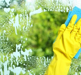 Σπύρος Σούλης: 5 λάθη που κάνετε όταν καθαρίζετε τα τζάμια του σπιτιού σας! 