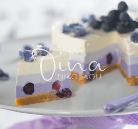 Θα το λατρέψετε: Cheesecake τρίχρωμο με μύρτιλα από τη Ντίνα Νικολάου