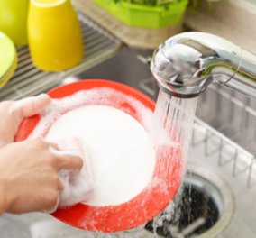 Σπύρος Σούλης: Αυτοί είναι οι 3 έξυπνοι τρόποι για να μην πλένετε πολλά πιάτα το καλοκαίρι