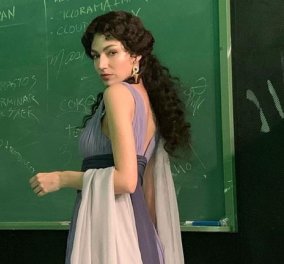 Ούρσουλα Κορμπερό το κορίτσι πρωταγωνίστρια του "La casa de papel" ντύθηκε Ελληνίδα θεά & γράφει στα ελληνικά (Φωτό) 