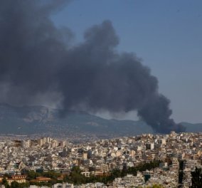  Τεράστια Φωτιά σε εργοστάσιο  στη Μεταμόρφωση: Γέμισε η Αθήνα καπνούς - Μαύρισε ο ουρανός φωτο καρέ καρέ