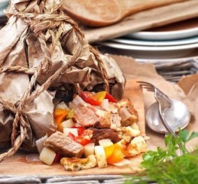 Υπέροχη συνταγή από την Αργυρώ Μπαρμπαρίγου: Χοιρινό γκιούλμπασι στη λαδόκολλα
