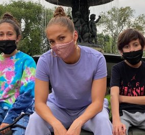 Μασκοφόρος η Τζένιφερ Λόπεζ: Η παγιετέ λεπτομέρεια & μάσκες κατά του κορωνοϊού για τον αγαπημένο της & τα παιδιά τους (Φωτό) 