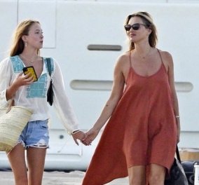 Η 46χρονη Kate Moss κάνει διακοπές σε σκάφος με τον 33χρονο σύντροφό της – Μαζί της & η 17χρονη κόρη της Lila-Grace (Φωτό) 