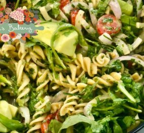 Ντίνα Νικολάου: Πολύ χορταστική σαλάτα με τριβέλι ολικής, αβοκάντο, πετιμέζι & χωρίς πολλές θερμίδες!