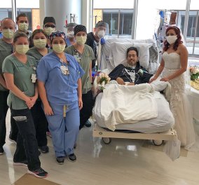 Story of the day: Ο κορωνοϊός δεν τον σταμάτησε από το να παντρευτεί την αγαπημένη του - O Carlos ντύθηκε γαμπρός στο πλευρό της Grace μέσα στο νοσοκομείο (φωτό)