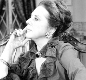 Vintage φωτό: Το σπάνιο κλικ της Μαίρης Αρώνη από τα 80s - Η μεγάλη κυρία του θεάτρου στα χρόνια της διδασκαλίας της στο Εθνικό (Φωτό) 