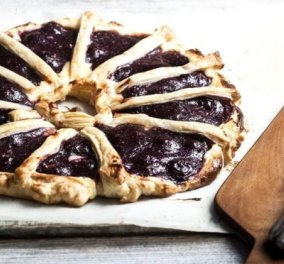 Η Αργυρώ Μπαρμπαρίγου προτείνει ένα θεϊκό γλυκό: Cheesecake με σφολιάτα χωρίς ζάχαρη