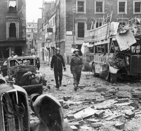 Συγκλονιστική φωτό ντοκουμέντο από τον βομβαρδισμό του Λονδίνου  πριν από 80 χρόνια  - Οι Ναζί Γερμανοί κατέστρεψαν το Big Ben 