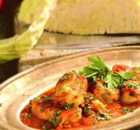 Αργυρώ Μπαρμπαρίγου: Μας ετοιμάζει θεσπέσιο φαγητό  - Κοκκινιστοί λαχανοντολμάδες που θα σας ξετρελάνουν