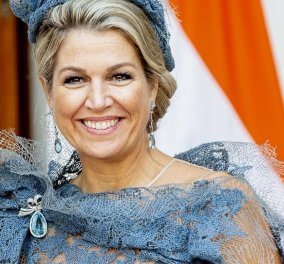 Βασίλισσα Μάξιμα: Χαμογελαστή, με κομψό εμπριμέ φόρεμα & τεράστια σκουλαρίκια γιόρτασε την Εθνική Ημέρα Μουσικής (φωτό)