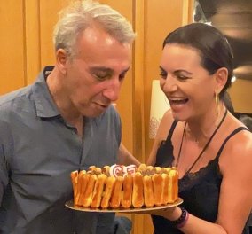 Η ερωτευμένη Όλγα Κεφαλογιάννη έκανε έκπληξη για τα γενέθλιά του στον σύντροφό της Μίνωα Μάτσα - Η όμορφη τούρτα την ώρα της πρόβας (φωτό)