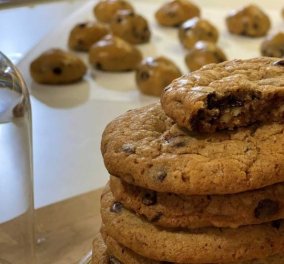 Η Αργυρώ Μπαρμπαρίγου μας δίνει την καλύτερη συνταγή για μπισκότα με κομμάτια σοκολάτας - Όλα τα μυστικά επιτυχίας!