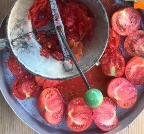 Ντίνα Νικολάου: Συνταγή για σπιτικό πελτέ ντομάτας - Παραδοσιακά μυστικά από την Κρήτη