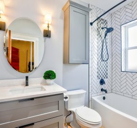 Ο Σπύρος Σούλης δίνει tips: Καθαρίστε αποτελεσματικά τα πιο βρώμικα σημεία στο μπάνιο σας