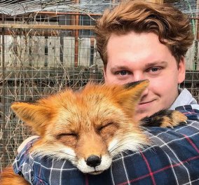 Η ιστορία του νεαρού που λάτρεψε μια αλεπού & έγιναν οικογένεια – 61 φωτογραφίες από τη σχέση αγάπης 