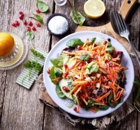 Η Αργυρώ Μπαρμπαρίγου μας φτιάχνει την πιο υγιεινή σαλάτα καρότο με Superfoods - Ένα πλήρες γεύμα για όσους είναι vegan 