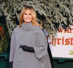 Η Melania Trump & η «τελευταία» επίσημη κάπα της στην υποδοχή του δέντρου στον Λευκό Οίκο - Καρό παλτό Balenciaga & χαιρετούρα α λα Meghan (Φωτό & Βίντεο)