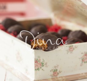 Υπέροχα σοκολατένια μελομακάρονα από την Ντίνα Νικολάου