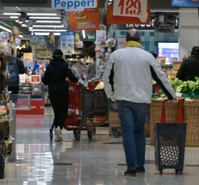 Ανοιχτά σούπερ μάρκετ και καταστήματα: Ποιο είναι το ωράριο λειτουργίας μέχρι την Πρωτοχρονιά;