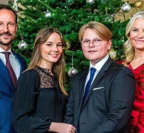 Ο διάδοχος του θρόνου της Νορβηγίας & η οικογένειά του σε χριστουγεννιάτικες ευχές- Με κατακόκκινο φουστάνι η πριγκίπισσα Mette-Marit (φωτό- βίντεο)
