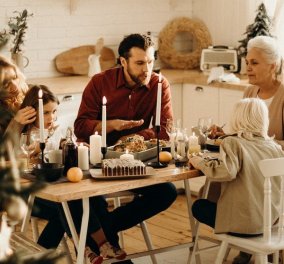 Χριστούγεννα & Πρωτοχρονιά: Διατροφικές συμβουλές - Τι πρέπει να κάνουμε ώστε να αποφύγουμε δικές μας αμέλειες 