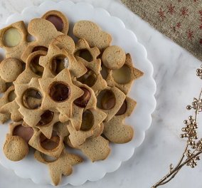 Υπέροχα χριστουγεννιάτικα μπισκότα από τον Άκη Πετρετζίκη- Φτιάξτε τα με τα παιδιά σας