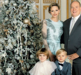 To παραμυθένιο σκηνικό της Πριγκιπικής οικογένειας του Μονακό - Σε τόνους λευκού, χρυσού & γκρι το Χριστουγεννιάτικο styling (φωτό) 
