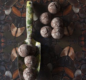 Ο Στέλιος Παρλιάρος μας φτιάχνει υγρά μπισκότα σοκολάτας - Θα σας ξετρελάνει η γεύση τους