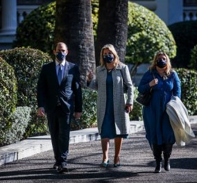 Τι φόρεσαν στην ορκωμοσία οι τρεις νέες υφυπουργοί: Με πετρόλ φουστάνι Ζέττα Μακρή & Μαρία Συρεγγέλα - Το μωβ επέλεξε η Σοφία Βούλτεψη (φωτό) 