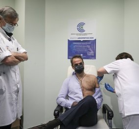 Ο πρωθυπουργός χωρίς φανελάκι... κάνει την δεύτερη δόση του εμβολίου υπό το βλέμμα του Τσιόδρα - Δεύτερη δόση και για την Σακελλαροπούλου (φωτό & βίντεο)
