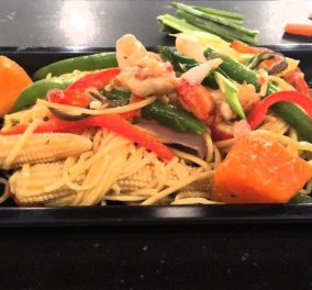Η Αργυρώ Μπαρμπαρίγου μας ετοιμάζει νοστιμότατη Ασιατική συνταγή - Noodles με γαρίδες & σάλτσα με καρύδα και τσίλι  