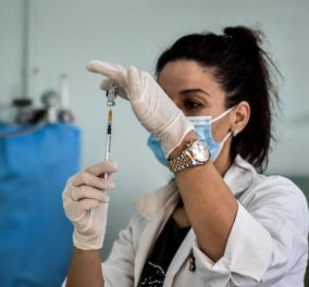 Κορωνοϊός - Good news:  Η Ελλάδα παρέλαβε τις πρώτες 8.000 δόσεις του εμβολίου της Moderna
