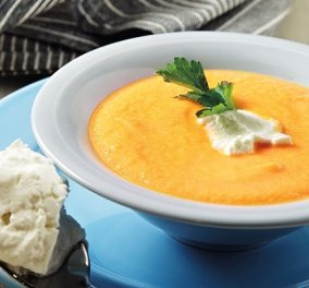 Η Αργυρώ Μπαρμπαρίγου μας έχει το καλύτερο πιάτο για τις κρύες ημέρες: Καροτόσουπα βελουτέ με πράσα