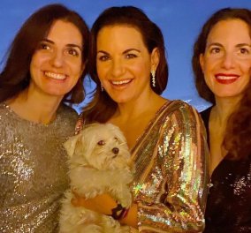 Με λάμψη & μαζί με τις 2 αδελφές της υποδέχθηκε το 2021 η Όλγα Κεφαλογιάννη- Η τρυφερή αγκαλιά στο σκυλάκι της (φωτό) 