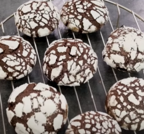 Μπισκότα Κρακελέ σοκολάτας από τα χεράκια της μοναδικής Αργυρώς Μπαρμπαρίγου - Θα τα λατρέψετε (βίντεο)