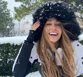 Ελένη Φουρέιρα: Βγήκε στο χιόνι και παρέδωσε μαθήματα στυλ - Η σικ εμφάνιση με φόρμα & γούνα στην κουκούλα (φωτό)